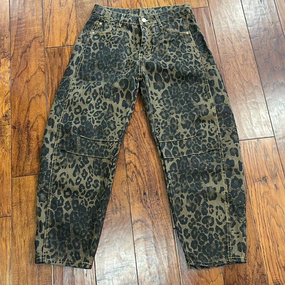 Leopard barrel jeans